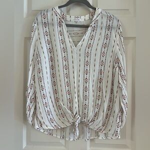 Olivia Grey lightweight boho blouse. Tie front. NWOT. Size Large.